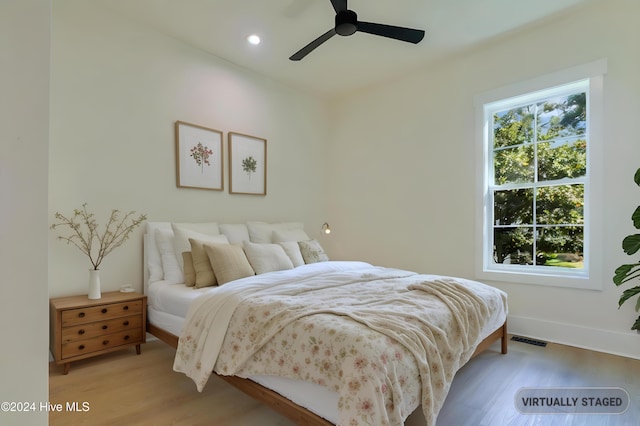 staircase featuring ornamental molding, hardwood / wood-style floors, and ceiling fan