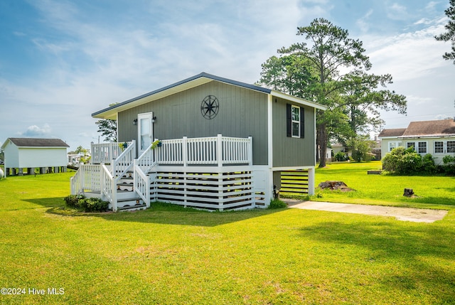 view of front facade featuring a front yard