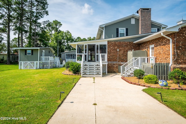 view of front of home featuring a front lawn and covered porch