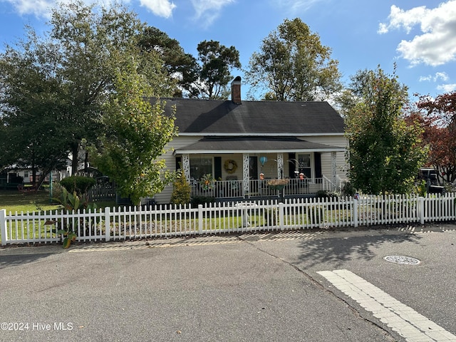 view of front facade with covered porch