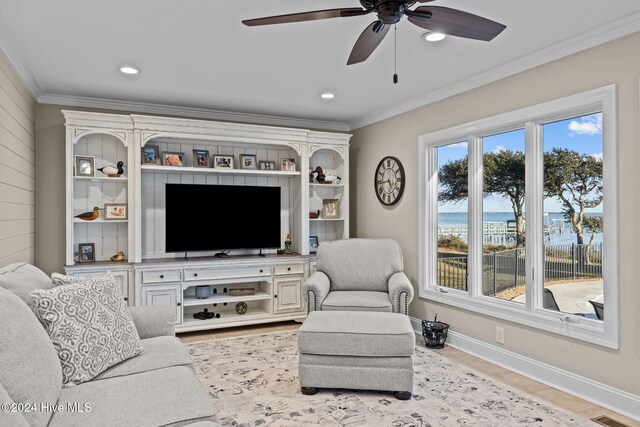 living room featuring ceiling fan, recessed lighting, baseboards, and crown molding