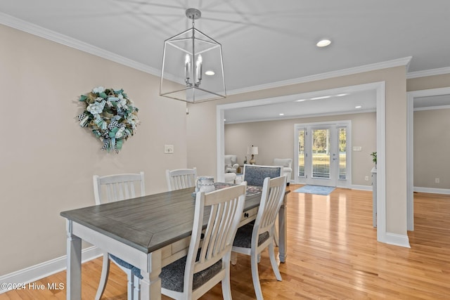 dining area with baseboards, ornamental molding, an inviting chandelier, light wood-type flooring, and recessed lighting