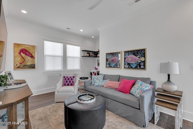 living area featuring recessed lighting, crown molding, baseboards, and wood finished floors