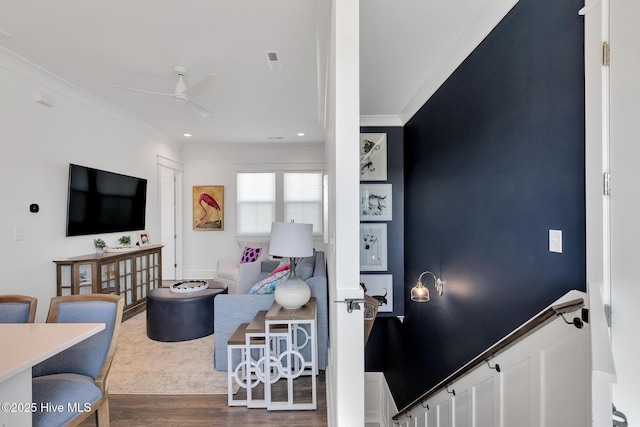 living room with visible vents, wood finished floors, recessed lighting, crown molding, and ceiling fan