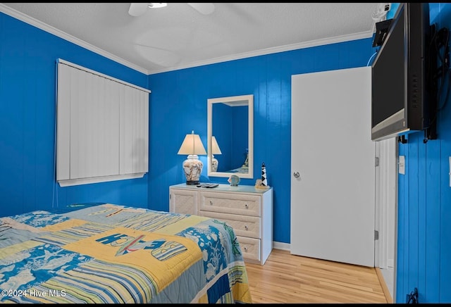 bedroom featuring crown molding, wood-type flooring, a closet, and ceiling fan