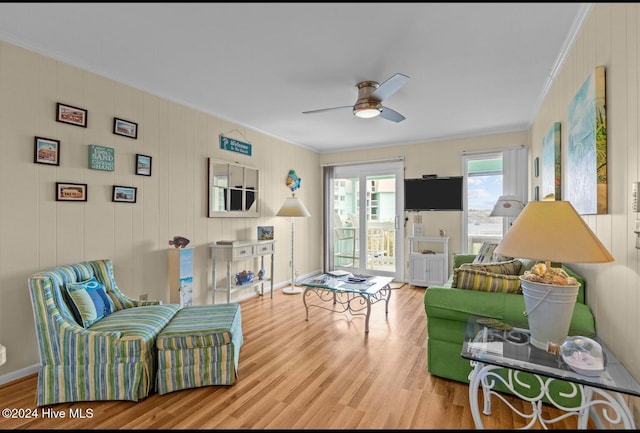 sitting room featuring crown molding, light hardwood / wood-style flooring, and ceiling fan