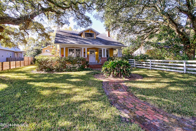 view of front of property with a porch and a front lawn