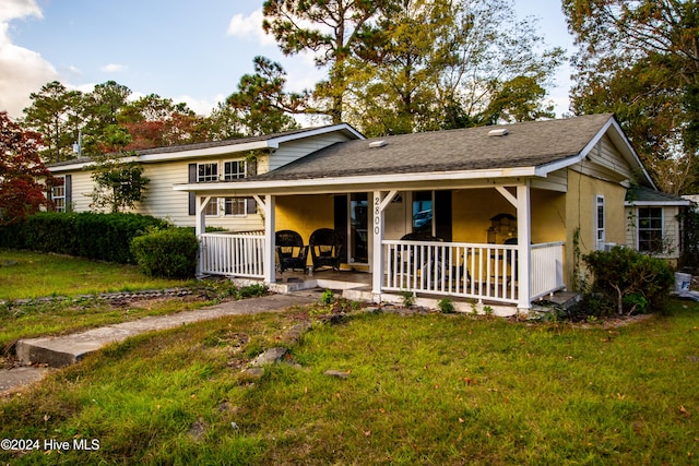 view of front facade with a porch and a front yard