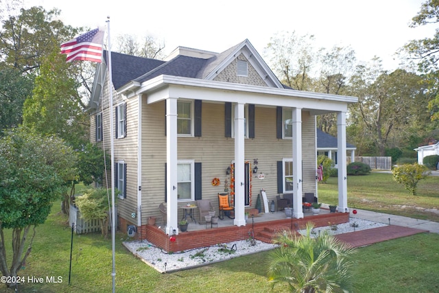 view of front facade with a porch and a front lawn