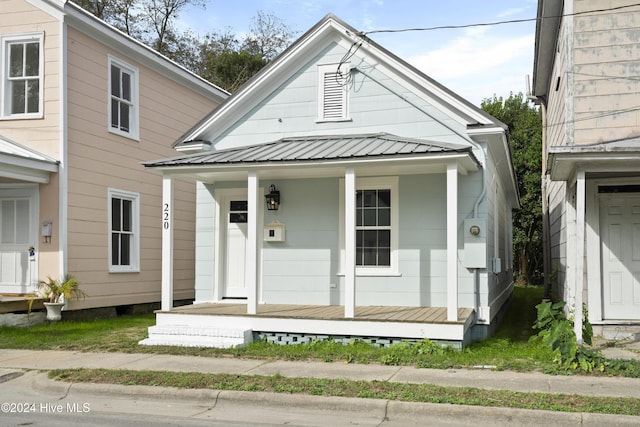 view of front facade featuring a porch