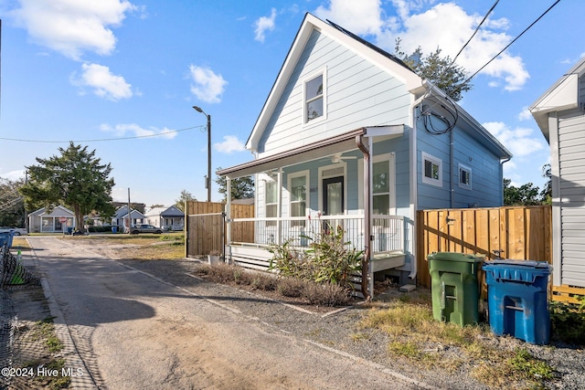 view of front of property featuring a porch