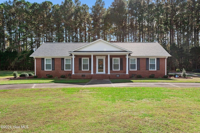 view of front of house with a front lawn