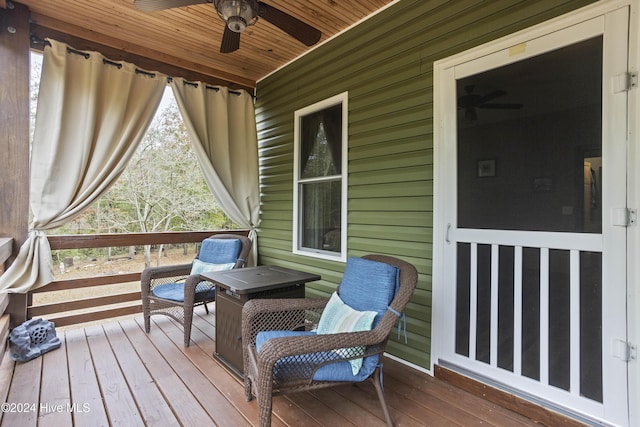 deck with ceiling fan