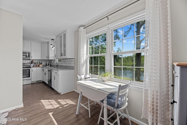 212 Outrigger Rd, New Bern, NC 28562 - kitchen with appliances with stainless steel finishes, a sink, healthy amount of natural light, and backsplash