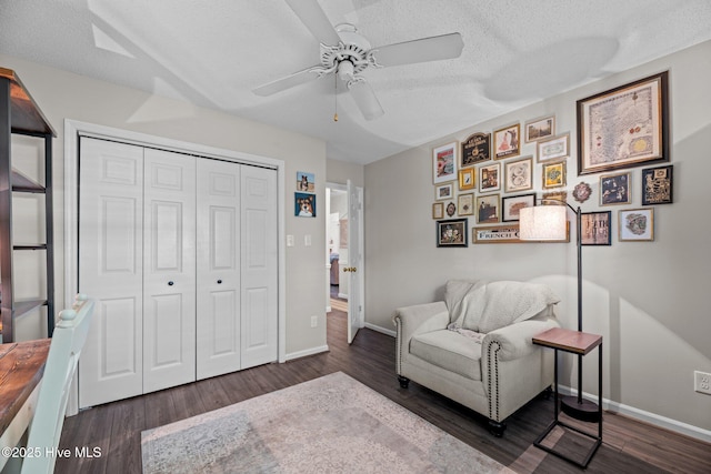 212 Outrigger Rd, New Bern, NC 28562 - living area featuring ceiling fan, wood finished floors, baseboards, and a textured ceiling