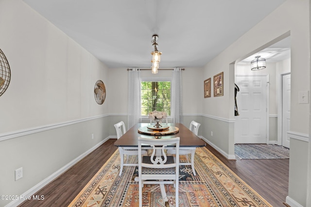 212 Outrigger Rd, New Bern, NC 28562 - dining area featuring wood finished floors and baseboards