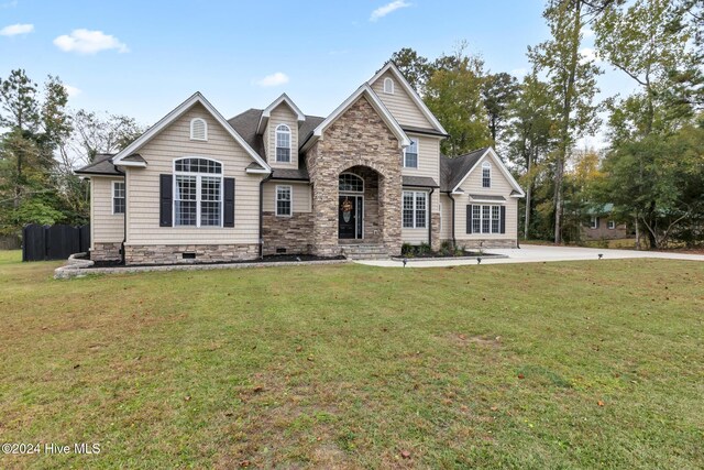 view of front of property with a front lawn