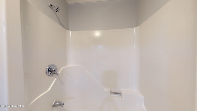 bathroom with shower / bathtub combination