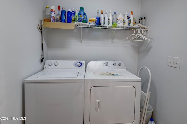 74 Driftwood Ct, Arapahoe, NC 28510 - laundry room featuring independent washer and dryer
