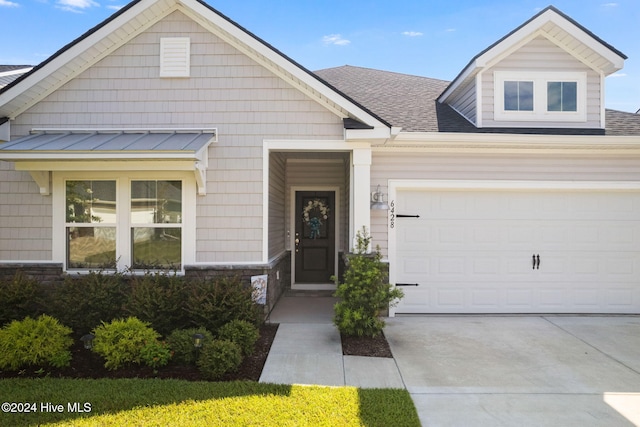 view of front facade featuring a garage