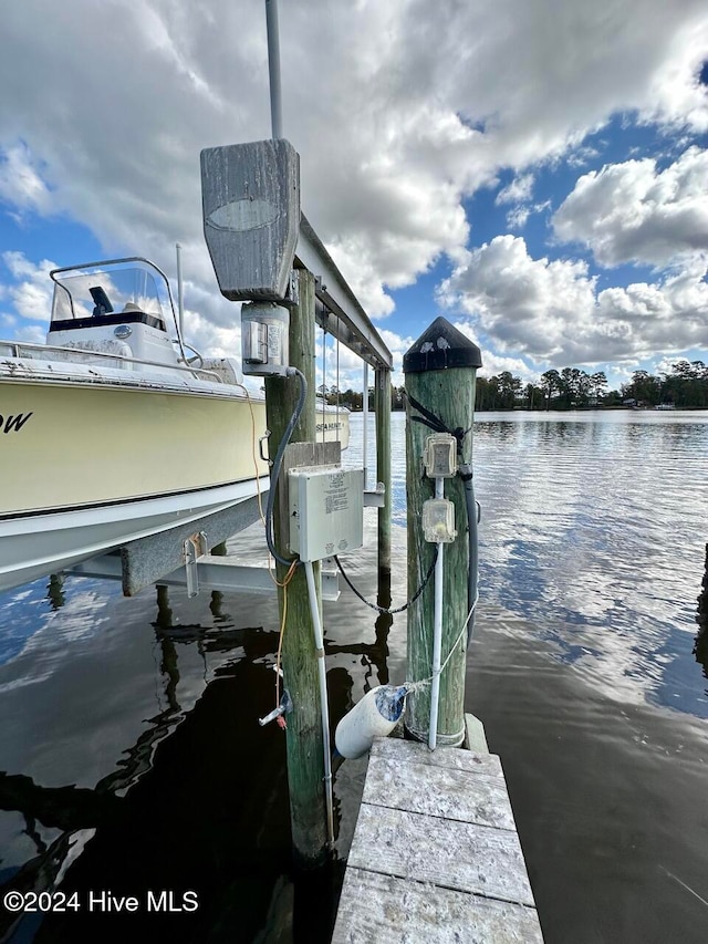 dock area featuring a water view