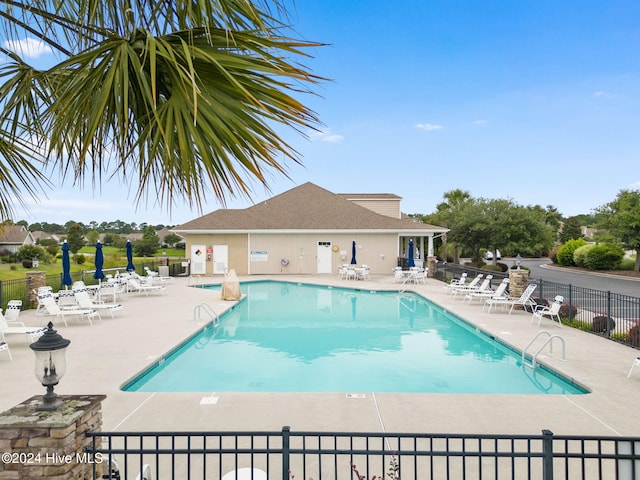 view of swimming pool featuring a patio