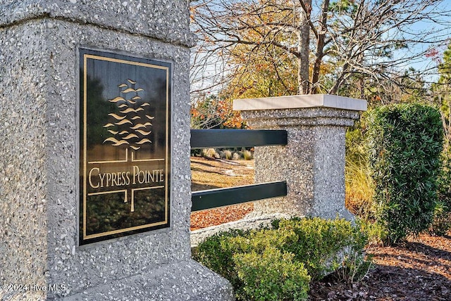 view of community / neighborhood sign