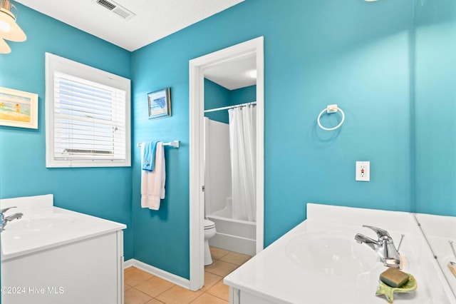 carpeted bedroom featuring ceiling fan and a textured ceiling