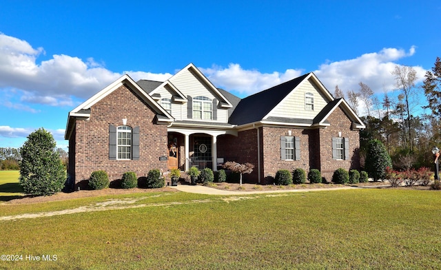 view of front of home featuring a front yard