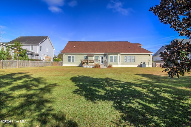 back of house featuring a yard