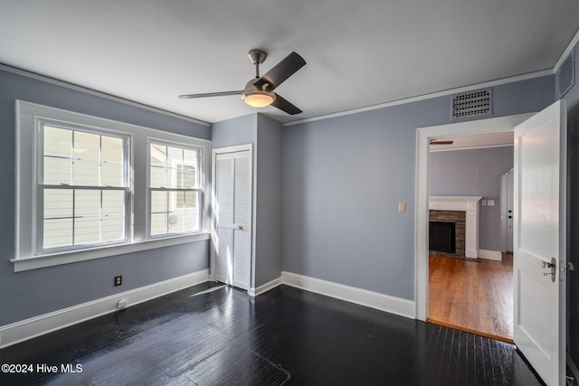 unfurnished room featuring ornamental molding, ceiling fan, and dark hardwood / wood-style floors