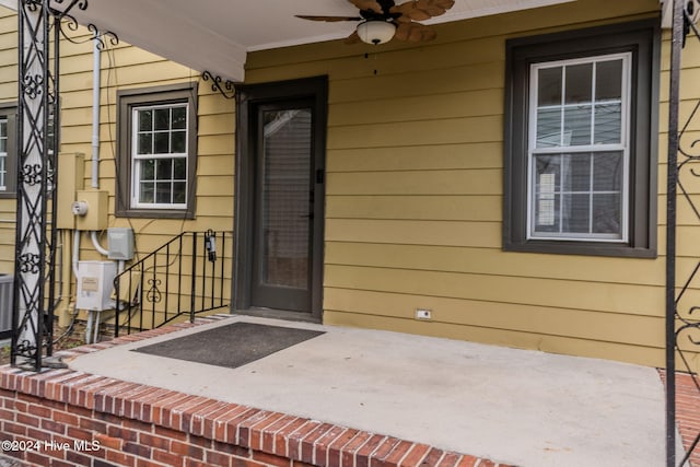 property entrance featuring ceiling fan and a patio area