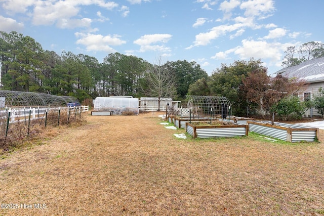 view of yard with an outdoor structure