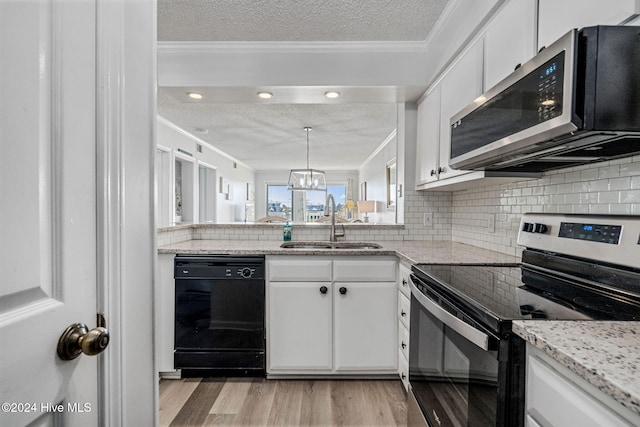 kitchen with crown molding, stainless steel appliances, light wood-type flooring, white cabinetry, and sink