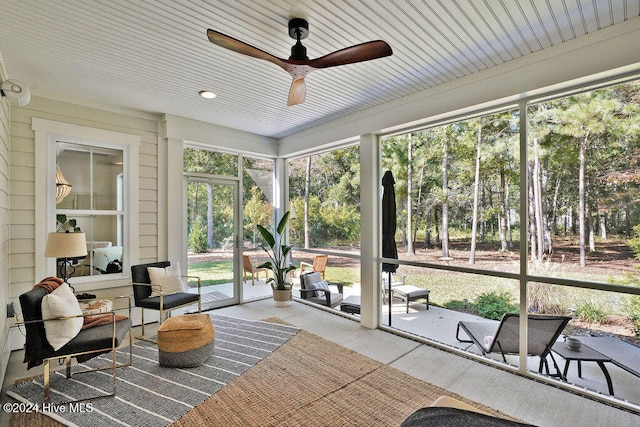 sunroom / solarium with ceiling fan