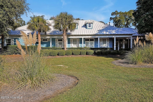 view of front of home featuring a front lawn