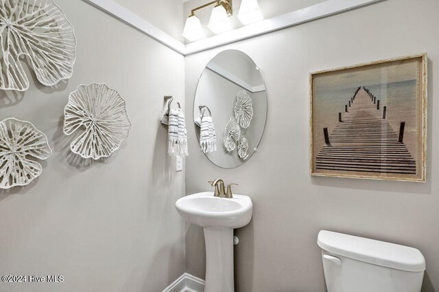 bathroom featuring sink and toilet