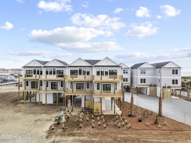 122 Shell Rd, Surf City, NC 28445 - view of front facade featuring a balcony