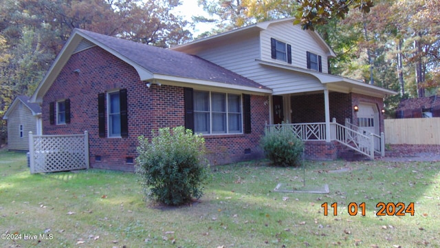 view of front facade featuring a front yard and covered porch