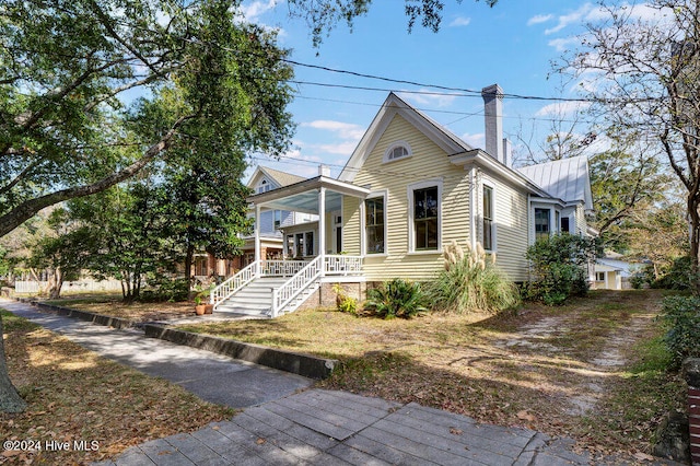 view of front of house featuring a porch