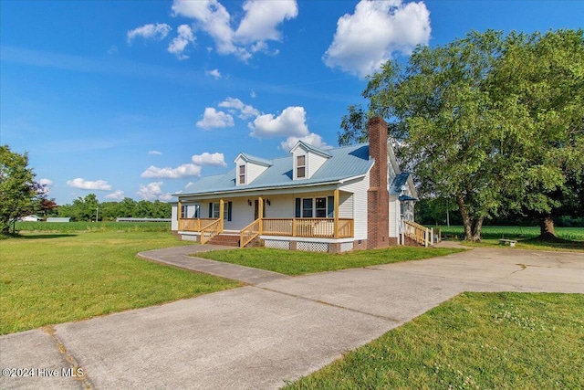 view of front facade with a porch and a front lawn