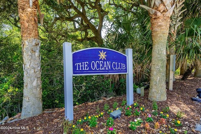 view of community / neighborhood sign