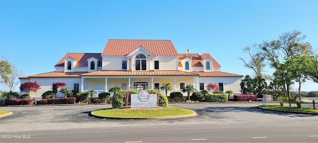 view of front facade with covered porch