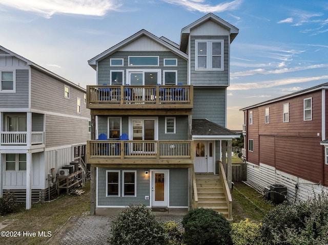 view of front of property with a balcony