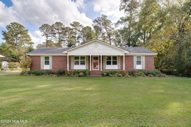 single story home featuring a front yard