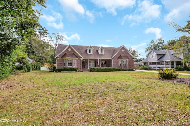 view of front of property with a front yard