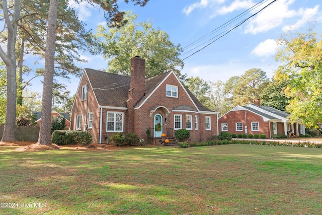 view of front of house featuring a front yard