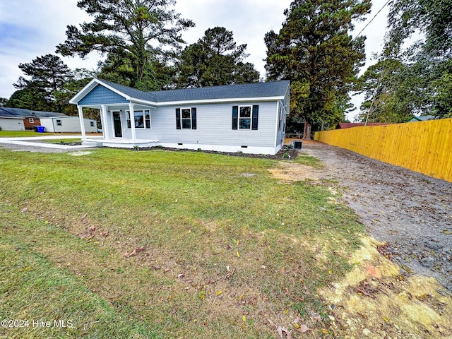 view of front of house with a front lawn