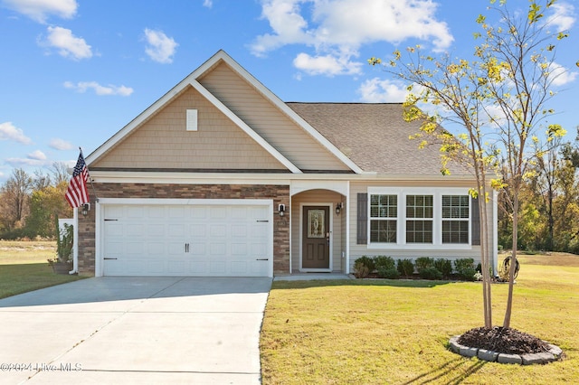 view of front facade featuring a garage and a front yard