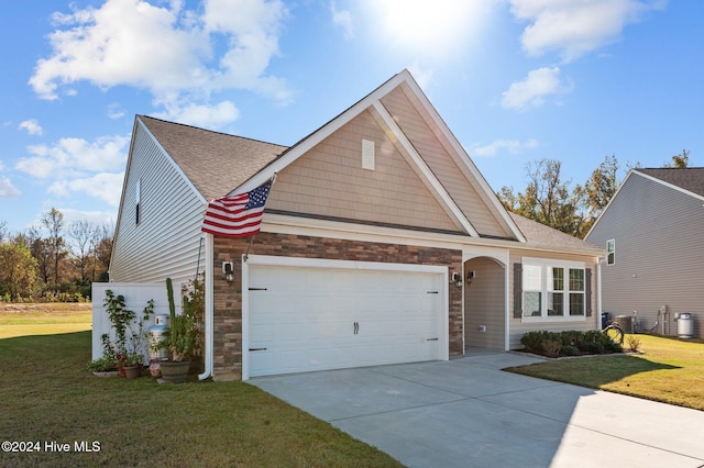 view of front facade featuring a front lawn